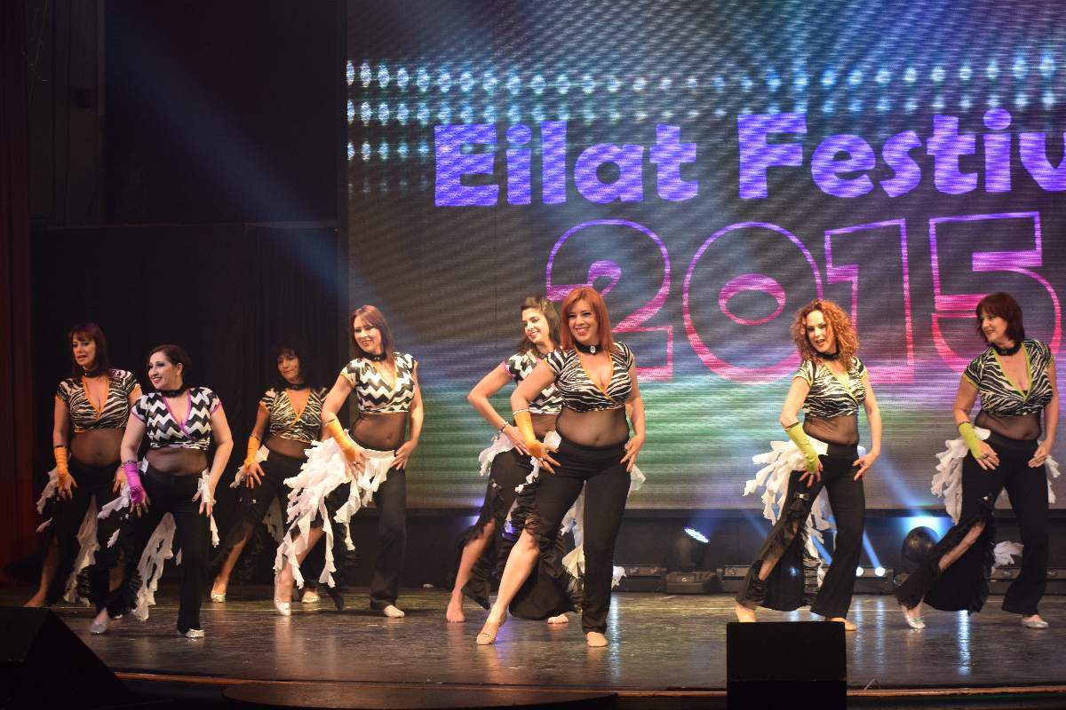 להקת משאללה על הבמה המרכזית בפסטיבל אילת הבינלאומי למחול מזרחי 2015